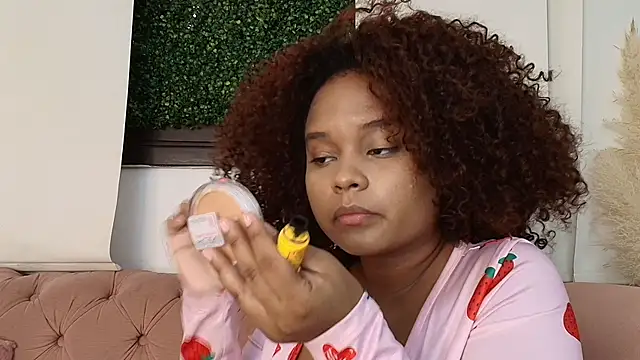 nataly velez online show from 11-19-25, 05:13