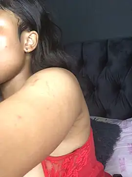 Snapshot of Anaelle24 chatting on 02-06-25, 02:37 Anaelle24 online show from 02-06-25, 02:37