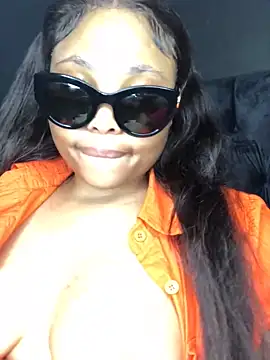 Snapshot of Anaelle24 chatting on 02-13-25, 05:22 Anaelle24 online show from 02-13-25, 05:22