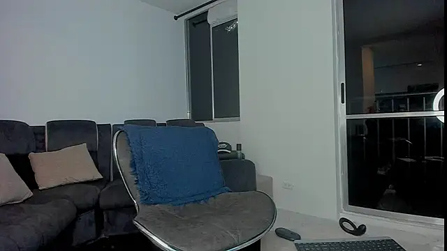 Snapshot of davis_alx1 chatting on 12-17-24, 01:29 davis alx1 online show from 12-17-24, 01:29