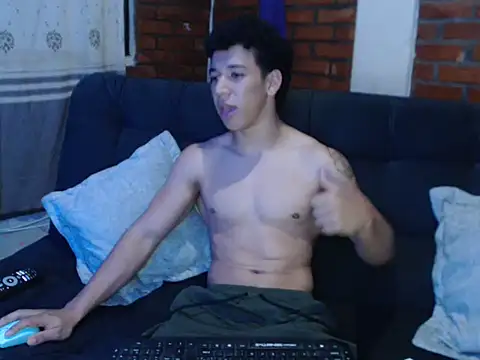 Snapshot of ethan_noir chatting on 12-30-24, 04:31 ethan noir online show from 12-30-24, 04:31