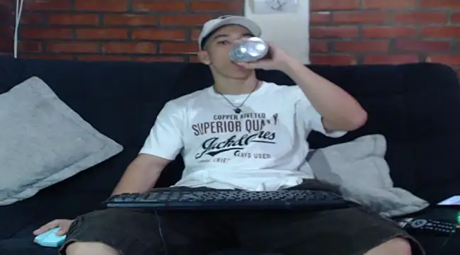 Snapshot of ethan_noir chatting on 01-16-25, 11:06 ethan noir online show from 01-16-25, 11:06