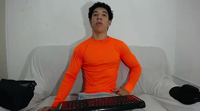 Snapshot of ethan_noir chatting on 02-19-25, 03:27 ethan noir online show from 02-19-25, 03:27