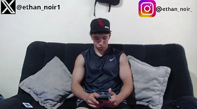 Snapshot of ethan_noir chatting on 03-18-25, 01:31 ethan noir online show from 03-18-25, 01:31