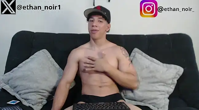 Snapshot of ethan_noir chatting on 03-18-25, 04:37 ethan noir online show from 03-18-25, 04:37