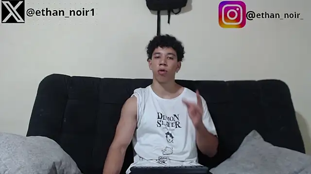 Snapshot of ethan_noir chatting on 03-19-25, 08:22 ethan noir online show from 03-19-25, 08:22