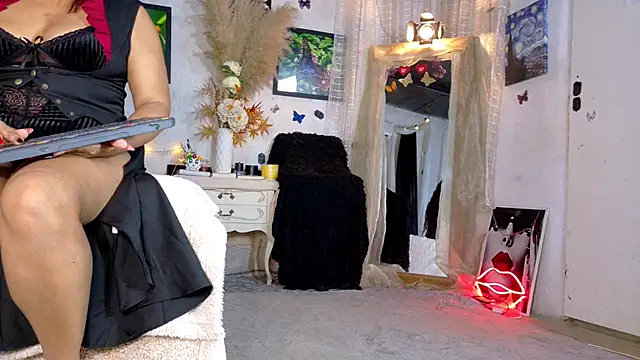 Snapshot of Kyara_Queen chatting on 06-25-26, 06:34 Kyara Queen online show from 06-25-26, 06:34