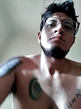 Snapshot of ale3J4a chatting on 11-22-25, 03:11 ale3J4a online show from 11-22-25, 03:11