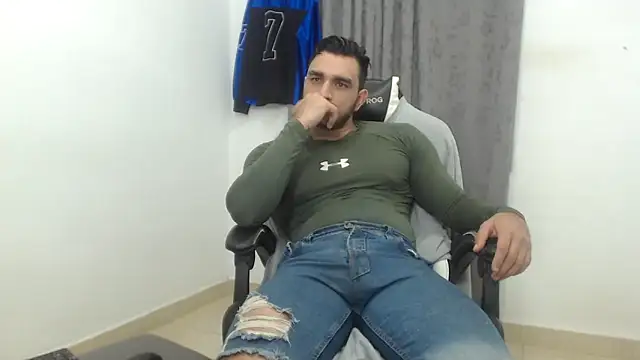 Snapshot of seux-88 chatting on 05-06-26, 11:10 seux-88 online show from 05-06-26, 11:10