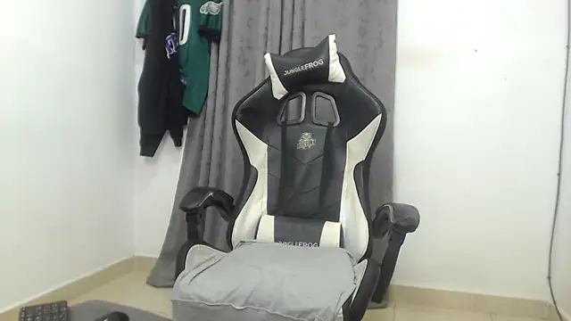Snapshot of seux-88 chatting on 06-04-26, 11:33 seux-88 online show from 06-04-26, 11:33