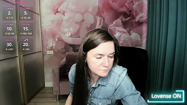 AriaGray online show from 10-30-25, 01:56