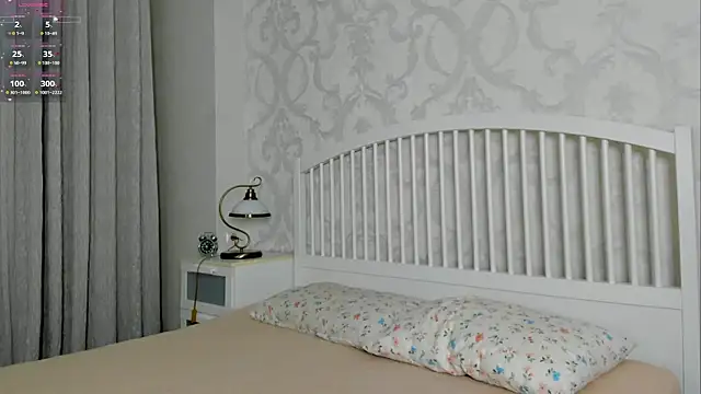 Eva  Lewis online show from 06-10-26, 04:45