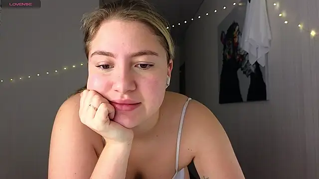 Snapshot of Yassyaaa chatting on 01-26-25, 02:24 Yassyaaa online show from 01-26-25, 02:24