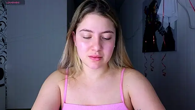 Snapshot of Yassyaaa chatting on 03-16-25, 04:09 Yassyaaa online show from 03-16-25, 04:09