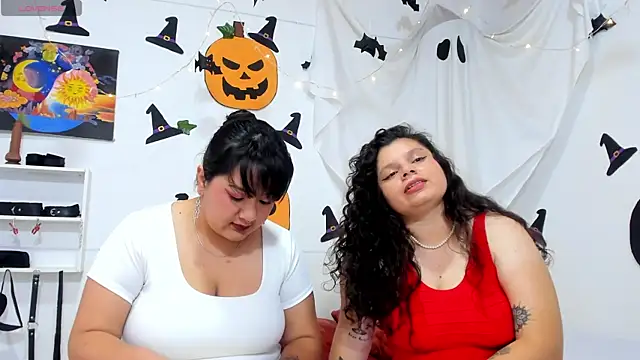 Snapshot of Karol_IsabelCouple chatting on 10-21-25, 09:04 Karol IsabelCouple online show from 10-21-25, 09:04