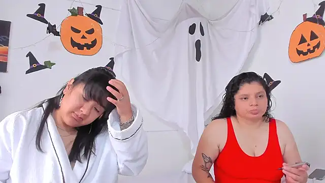 Snapshot of Karol_IsabelCouple chatting on 11-02-25, 04:31 Karol IsabelCouple online show from 11-02-25, 04:31