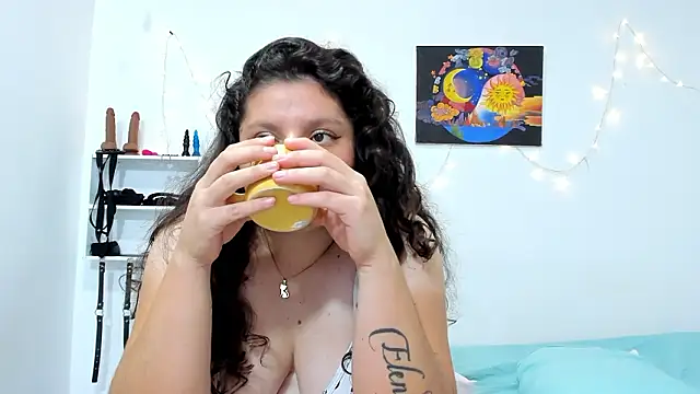 Snapshot of Karol_IsabelCouple chatting on 02-02-26, 03:49 Karol IsabelCouple online show from 02-02-26, 03:49