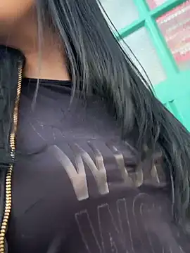 Snapshot of Sara_luna_ chatting on 01-15-25, 10:46 Sara luna  online show from 01-15-25, 10:46