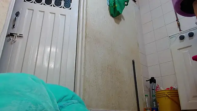 Snapshot of GabyThoms chatting on 01-15-25, 01:02 GabyThoms online show from 01-15-25, 01:02