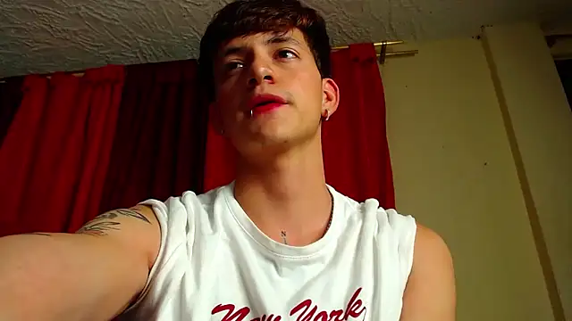 Snapshot of GabyThoms chatting on 01-16-25, 07:38 GabyThoms online show from 01-16-25, 07:38