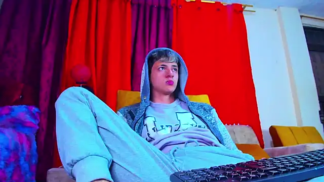 Snapshot of GabyThoms chatting on 02-03-25, 04:14 GabyThoms online show from 02-03-25, 04:14