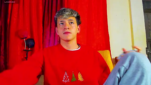 Snapshot of GabyThoms chatting on 02-07-25, 01:47 GabyThoms online show from 02-07-25, 01:47