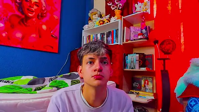 Snapshot of GabyThoms chatting on 02-24-25, 05:31 GabyThoms online show from 02-24-25, 05:31