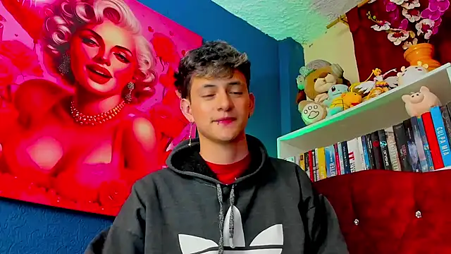 Snapshot of GabyThoms chatting on 02-25-25, 09:35 GabyThoms online show from 02-25-25, 09:35