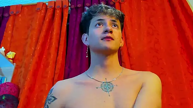 Snapshot of GabyThoms chatting on 03-18-25, 08:04 GabyThoms online show from 03-18-25, 08:04