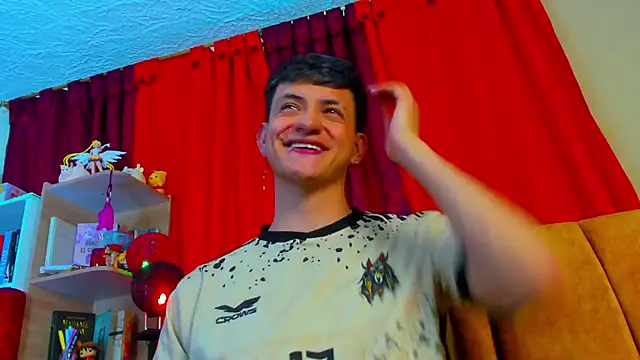 Snapshot of GabyThoms chatting on 03-21-25, 11:45 GabyThoms online show from 03-21-25, 11:45