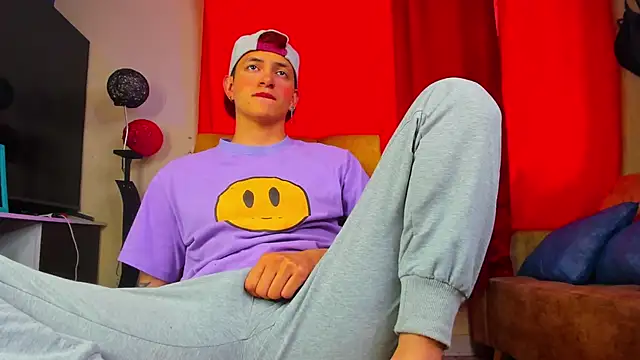 Snapshot of GabyThoms chatting on 10-09-25, 08:40 GabyThoms online show from 10-09-25, 08:40