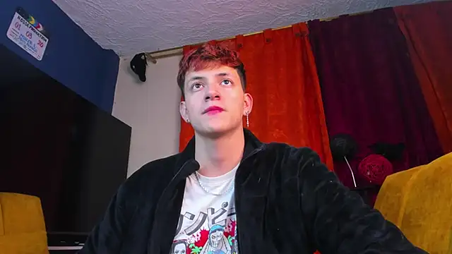 Snapshot of GabyThoms chatting on 11-02-25, 01:41 GabyThoms online show from 11-02-25, 01:41