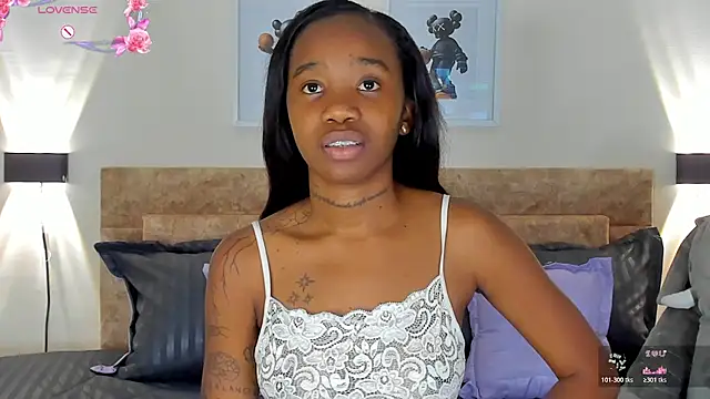 Snapshot of Rihana_hot01 chatting on 05-03-26, 03:01 Rihana hot01 online show from 05-03-26, 03:01