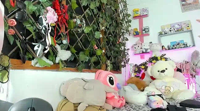 LunaDeCristall online show from 02-11-25, 04:44