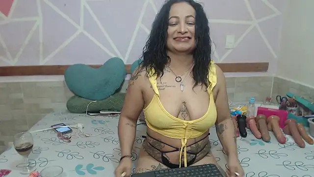 Snapshot of Lena_lawson chatting on 12-22-25, 06:43 Lena lawson online show from 12-22-25, 06:43