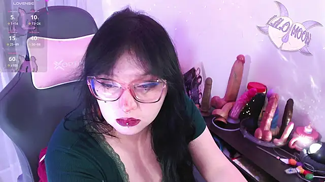 Snapshot of LiloMoon69 chatting on 05-04-26, 08:10 LiloMoon69 online show from 05-04-26, 08:10