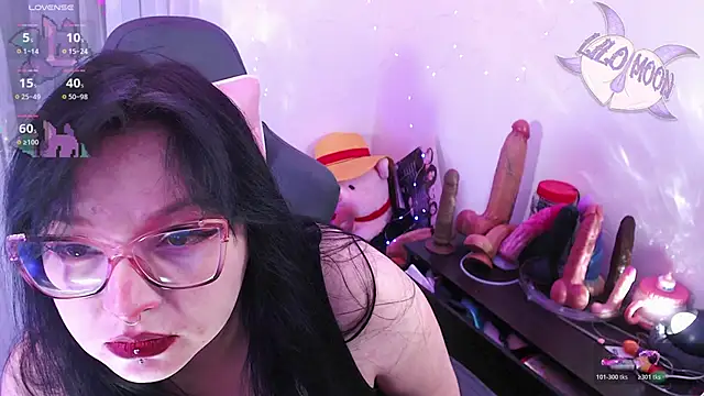 Snapshot of LiloMoon69 chatting on 05-05-26, 02:52 LiloMoon69 online show from 05-05-26, 02:52