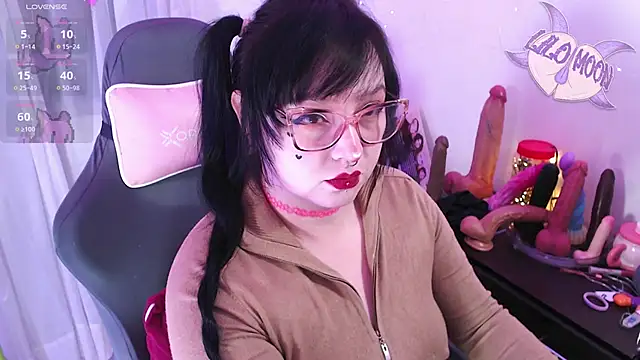 Snapshot of LiloMoon69 chatting on 05-07-26, 03:34 LiloMoon69 online show from 05-07-26, 03:34