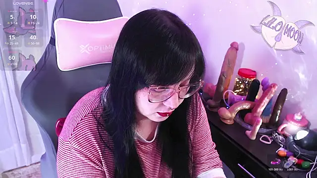 Snapshot of LiloMoon69 chatting on 05-12-26, 04:53 LiloMoon69 online show from 05-12-26, 04:53
