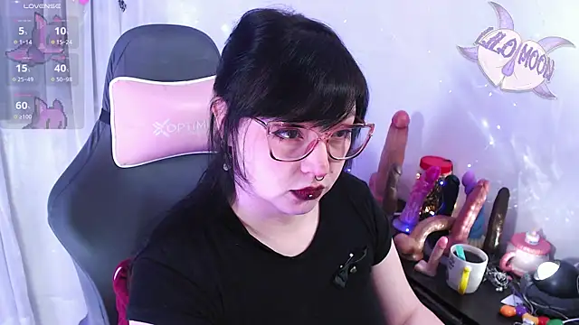 Snapshot of LiloMoon69 chatting on 05-15-26, 05:14 LiloMoon69 online show from 05-15-26, 05:14