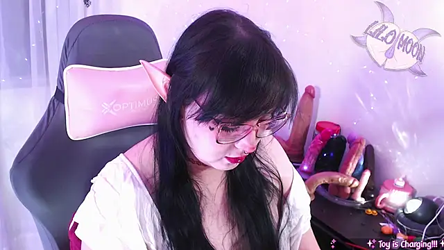 Snapshot of LiloMoon69 chatting on 05-18-26, 04:07 LiloMoon69 online show from 05-18-26, 04:07