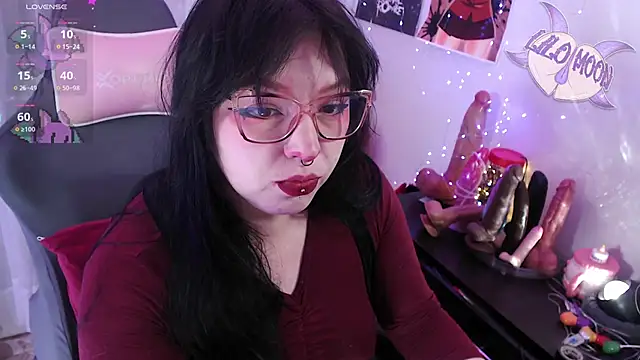 Snapshot of LiloMoon69 chatting on 05-24-26, 11:43 LiloMoon69 online show from 05-24-26, 11:43