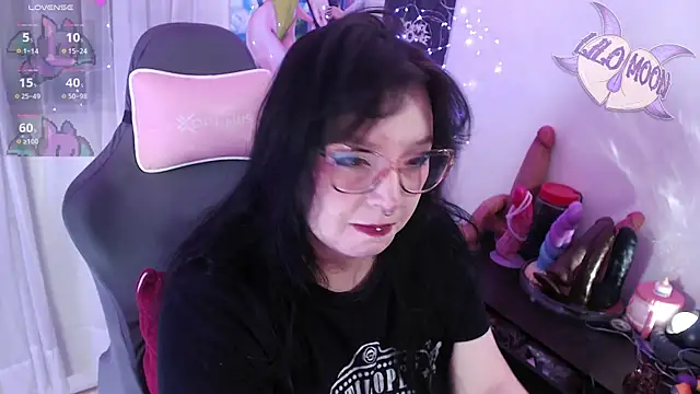 Snapshot of LiloMoon69 chatting on 05-31-26, 10:44 LiloMoon69 online show from 05-31-26, 10:44