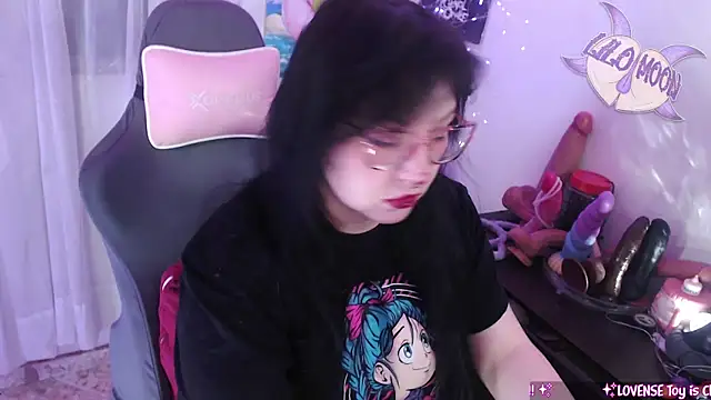 Snapshot of LiloMoon69 chatting on 06-05-26, 06:42 LiloMoon69 online show from 06-05-26, 06:42