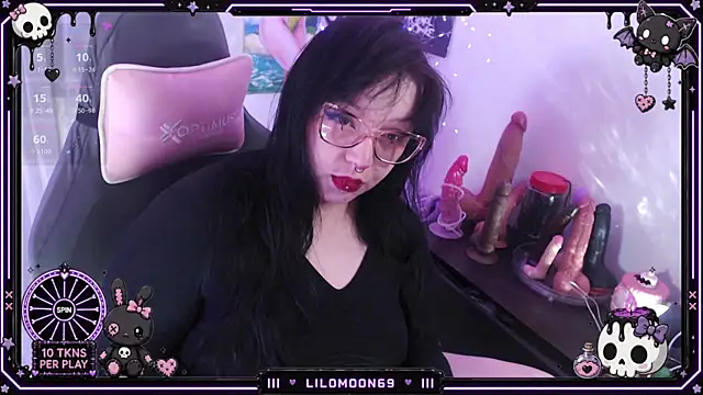 Snapshot of LiloMoon69 chatting on 06-13-26, 07:06 LiloMoon69 online show from 06-13-26, 07:06