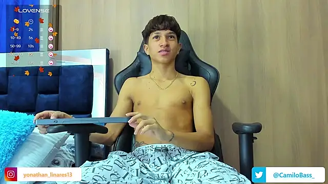 Snapshot of _CamiloBass chatting on 02-08-25, 01:11 CamiloBass online show from 02-08-25, 01:11