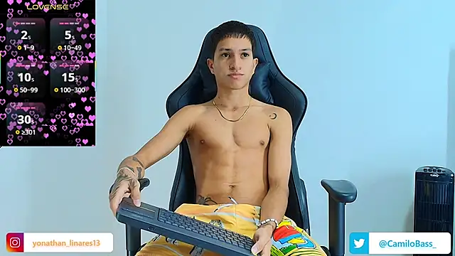 Snapshot of _CamiloBass chatting on 10-13-25, 07:47 CamiloBass online show from 10-13-25, 07:47