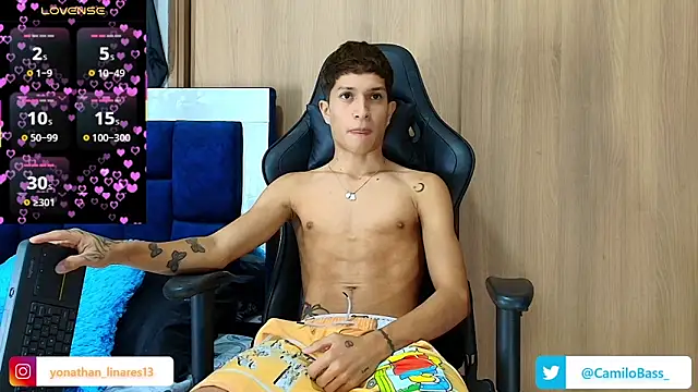 Snapshot of _CamiloBass chatting on 11-06-25, 11:48 CamiloBass online show from 11-06-25, 11:48