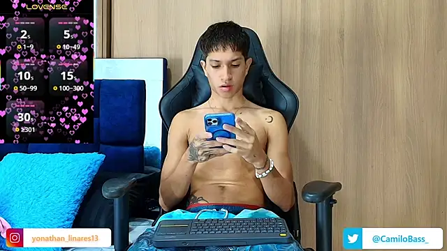 Snapshot of _CamiloBass chatting on 11-09-25, 07:23 CamiloBass online show from 11-09-25, 07:23