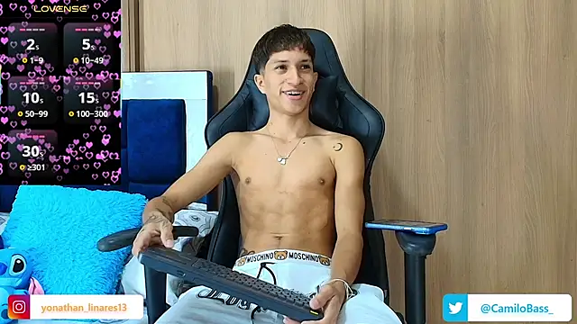 Snapshot of _CamiloBass chatting on 11-23-25, 01:05 CamiloBass online show from 11-23-25, 01:05